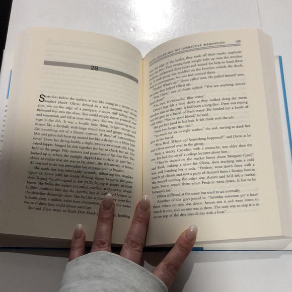 Olivia Joules and the Overactive Imagination by Helen Fielding hardcover book - Picture 6 of 6